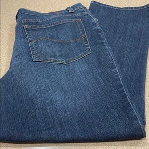 Women’s Lee Relaxed Stretch Blue Jeans size 14 Short.